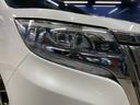 【LEDヘッドランプ】ハロゲンヘッドランプの約2倍の光量でより明るく遠くを照らし、夜間走行時の視認性を高める。さらに長寿命や、省電力も魅力。