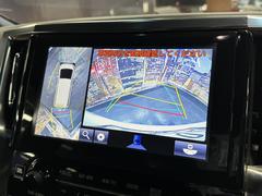 【全周囲カメラ】運転席から画面上で安全確認ができます。駐車が苦手な方にもオススメな便利機能です。 7