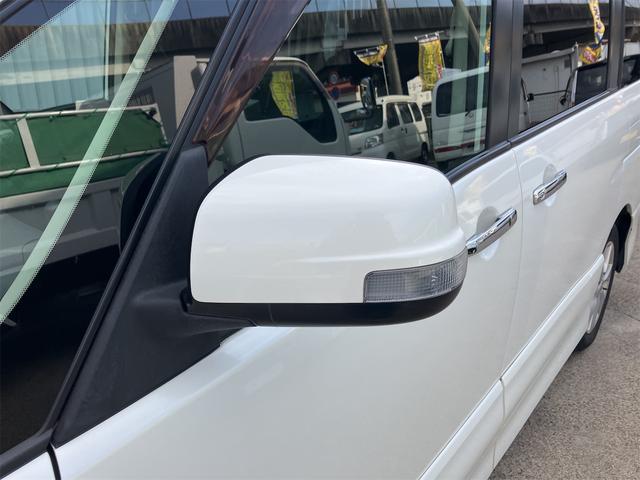 セレナ ハイウェイスター　両側電動スライドドア　オートクルーズコントロール　バックカメラ　リアモニター　ＥＴＣ　ドラレコ　キーレス　スマートキー　ナビ　ＴＶ　アイドリングストップ（11枚目）