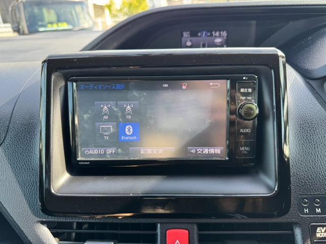 ノア ハイブリッドＸ　純正ナビ・Ｂｌｕｅｔｏｏｔｈオーディオ・フルセグＴＶ・バックカメラ・ＥＴＣ・両側スライド左側電動スライドドア・フリップダウンモニター・車両接近通報装置・トラクションコントロール・プッシュスタート（35枚目）