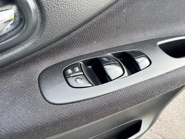 セレナ ハイウェイスター　Ｓ－ハイブリッド　Ｖセレクション　純正８インチナビ　フルセグＴＶ　Ｂｌｕｅｔｏｏｔｈオーディオ　バックカメラ　後席フリップダウンモニター　ＥＴＣ　両側電動スライドドア　クルーズコントロール　スマートキー　プッシュスタート（42枚目）