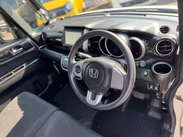 N-BOXカスタム G SSパッケージ 社外ナビ・フルセグTV・バックカメラ・両側電動スライドドア・横滑り防止装置・シティアクティブブレーキ・プッシュスタート・スマートキー・電動格納ミラー・オートライト・オートエアコン・パワーウィンド(16枚目)