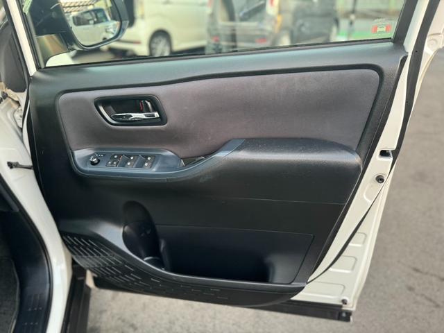 ヴォクシー ＺＳ　煌　純正ナビ・フルセグＴＶ・Ｂｌｕｅｔｏｏｔｈオーディオ・バックカメラ・ＥＴＣ・両側電動スライドドア・プッシュスタート・スマートキー・アイドリングストップ・エコモード・横滑り防止装置・（17枚目）