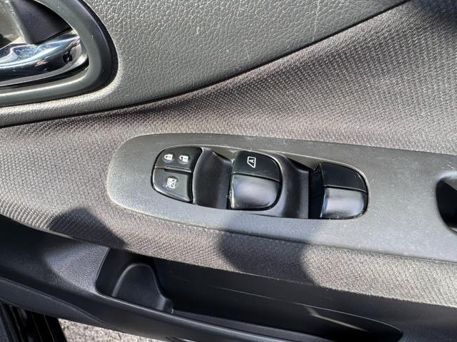 セレナ ハイウェイスター　Ｓ－ハイブリッド　純正ナビ・Ｂｌｕｅｔｏｏｔｈオーディオ・フルセグＴＶ・ＥＴＣ・両側電動スライドドア・アイドリングストップ・横滑り防止装置・車線逸脱警報・オートリトラクタブルドアミラー・オートライト（44枚目）