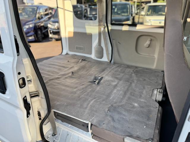 ＮＶ１００クリッパーバン ＤＸ　ＧＬセーフティパッケージ　純正ＣＤオーディオ　キーレス　デュアルカメラブレーキサポート　オーバーヘッドコンソール　パーキングセンサー　４速オートマ　オートライト　電動格納ミラー　パワーウィンド（27枚目）