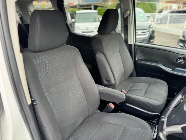 ヴォクシー ハイブリッドＶ　社外ナビ・ワンセグＴＶ・バックカメラ・ＥＴＣ・両側電動スライドドア・前席シートヒーター・オートクルーズコントロール・プッシュスタート・スマートキー・車両接近通報装置・トラクションコントロール・（15枚目）