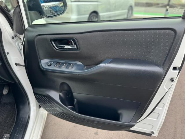 ヴォクシー ハイブリッドＶ　社外ナビ・ワンセグＴＶ・バックカメラ・ＥＴＣ・両側電動スライドドア・前席シートヒーター・オートクルーズコントロール・プッシュスタート・スマートキー・車両接近通報装置・トラクションコントロール・（17枚目）