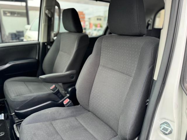 ヴォクシー ハイブリッドＶ　社外ナビ・ワンセグＴＶ・バックカメラ・ＥＴＣ・両側電動スライドドア・前席シートヒーター・オートクルーズコントロール・プッシュスタート・スマートキー・車両接近通報装置・トラクションコントロール・（19枚目）