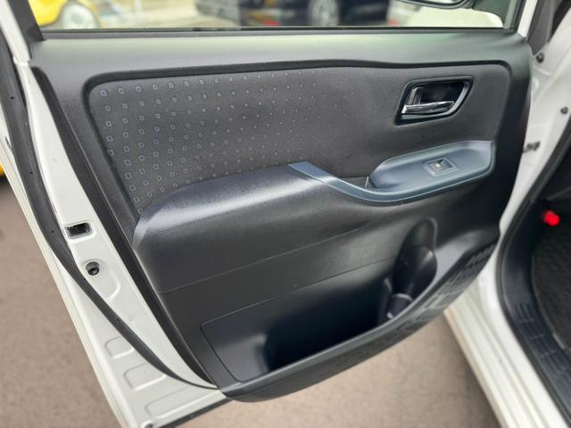 ヴォクシー ハイブリッドＶ　社外ナビ・ワンセグＴＶ・バックカメラ・ＥＴＣ・両側電動スライドドア・前席シートヒーター・オートクルーズコントロール・プッシュスタート・スマートキー・車両接近通報装置・トラクションコントロール・（21枚目）