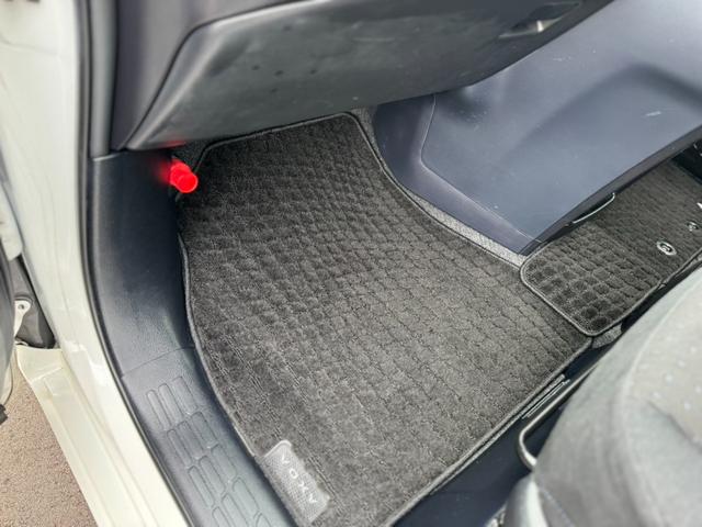 ヴォクシー ハイブリッドＶ　社外ナビ・ワンセグＴＶ・バックカメラ・ＥＴＣ・両側電動スライドドア・前席シートヒーター・オートクルーズコントロール・プッシュスタート・スマートキー・車両接近通報装置・トラクションコントロール・（22枚目）