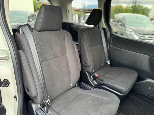 ヴォクシー ハイブリッドＶ　社外ナビ・ワンセグＴＶ・バックカメラ・ＥＴＣ・両側電動スライドドア・前席シートヒーター・オートクルーズコントロール・プッシュスタート・スマートキー・車両接近通報装置・トラクションコントロール・（23枚目）