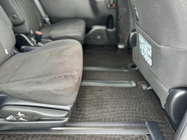 ヴォクシー ハイブリッドＶ　社外ナビ・ワンセグＴＶ・バックカメラ・ＥＴＣ・両側電動スライドドア・前席シートヒーター・オートクルーズコントロール・プッシュスタート・スマートキー・車両接近通報装置・トラクションコントロール・（24枚目）