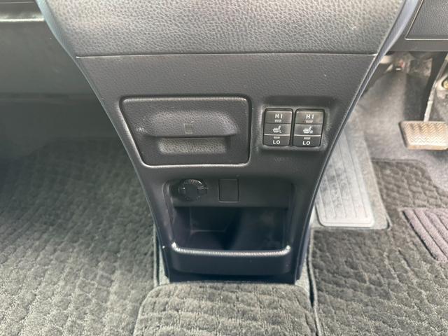 ヴォクシー ハイブリッドＶ　社外ナビ・ワンセグＴＶ・バックカメラ・ＥＴＣ・両側電動スライドドア・前席シートヒーター・オートクルーズコントロール・プッシュスタート・スマートキー・車両接近通報装置・トラクションコントロール・（38枚目）