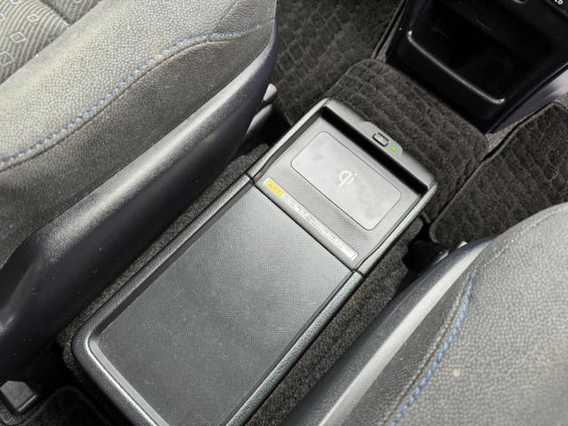 ヴォクシー ハイブリッドＶ　社外ナビ・ワンセグＴＶ・バックカメラ・ＥＴＣ・両側電動スライドドア・前席シートヒーター・オートクルーズコントロール・プッシュスタート・スマートキー・車両接近通報装置・トラクションコントロール・（39枚目）