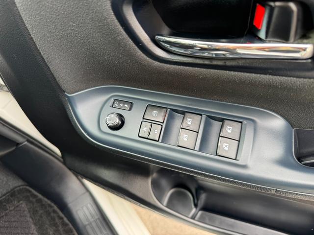 ヴォクシー ハイブリッドＶ　社外ナビ・ワンセグＴＶ・バックカメラ・ＥＴＣ・両側電動スライドドア・前席シートヒーター・オートクルーズコントロール・プッシュスタート・スマートキー・車両接近通報装置・トラクションコントロール・（44枚目）