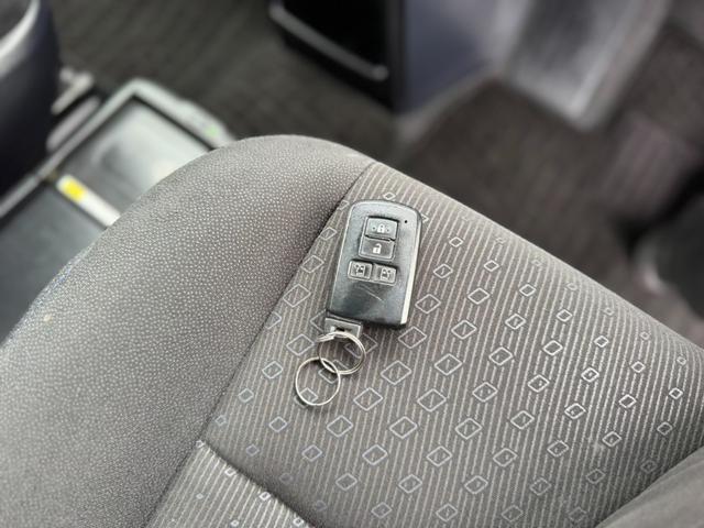 ヴォクシー ハイブリッドＶ　社外ナビ・ワンセグＴＶ・バックカメラ・ＥＴＣ・両側電動スライドドア・前席シートヒーター・オートクルーズコントロール・プッシュスタート・スマートキー・車両接近通報装置・トラクションコントロール・（45枚目）