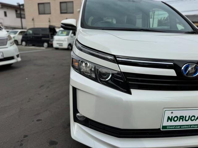 ヴォクシー ハイブリッドＶ　社外ナビ・ワンセグＴＶ・バックカメラ・ＥＴＣ・両側電動スライドドア・前席シートヒーター・オートクルーズコントロール・プッシュスタート・スマートキー・車両接近通報装置・トラクションコントロール・（48枚目）