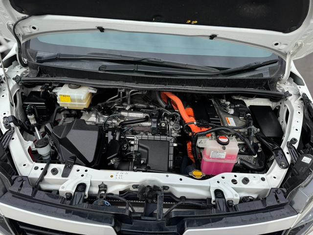 ヴォクシー ハイブリッドＶ　社外ナビ・ワンセグＴＶ・バックカメラ・ＥＴＣ・両側電動スライドドア・前席シートヒーター・オートクルーズコントロール・プッシュスタート・スマートキー・車両接近通報装置・トラクションコントロール・（50枚目）