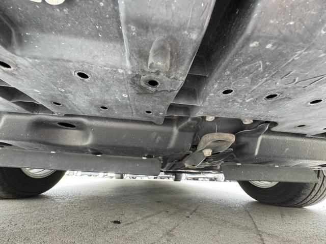 ヴォクシー ハイブリッドＶ　社外ナビ・ワンセグＴＶ・バックカメラ・ＥＴＣ・両側電動スライドドア・前席シートヒーター・オートクルーズコントロール・プッシュスタート・スマートキー・車両接近通報装置・トラクションコントロール・（55枚目）