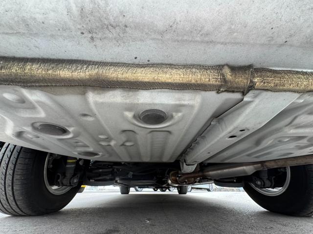 ヴォクシー ハイブリッドＶ　社外ナビ・ワンセグＴＶ・バックカメラ・ＥＴＣ・両側電動スライドドア・前席シートヒーター・オートクルーズコントロール・プッシュスタート・スマートキー・車両接近通報装置・トラクションコントロール・（56枚目）