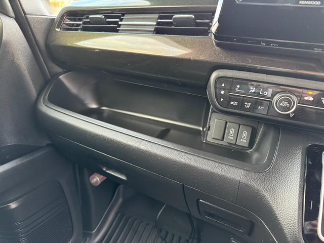 Ｎ－ＢＯＸカスタム Ｇ・Ｌホンダセンシング　社外ナビ・Ｂｌｕｅｔｏｏｔｈオーディオ・フルセグＴＶ・バックカメラ・ＥＴＣ・両側スライド左側電動ドア・車線逸脱警報・ホンダセンシング・横滑り防止装置・プッシュスタート・スマートキー・（37枚目）