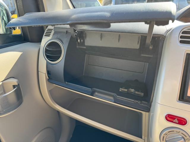 助手席前収納