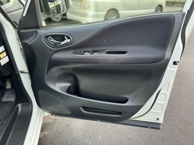 セレナ ハイウェイスター　Ｓ－ハイブリッド　純正ナビ・Ｂｌｕｅｔｏｏｔｈオーディオ・フルセグＴＶ・バックカメラ・ＥＴＣ・両側電動スライドドア・車線逸脱警報・オートクルーズコントロール・電動格納ミラー・プッシュスタート・スマートキー（17枚目）