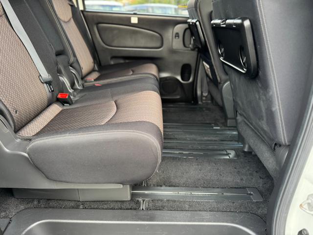 セレナ ハイウェイスター　Ｓ－ハイブリッド　純正ナビ・Ｂｌｕｅｔｏｏｔｈオーディオ・フルセグＴＶ・バックカメラ・ＥＴＣ・両側電動スライドドア・車線逸脱警報・オートクルーズコントロール・電動格納ミラー・プッシュスタート・スマートキー（24枚目）