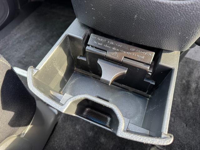 セレナ ハイウェイスター　Ｓ－ハイブリッド　純正ナビ・Ｂｌｕｅｔｏｏｔｈオーディオ・フルセグＴＶ・バックカメラ・ＥＴＣ・両側電動スライドドア・車線逸脱警報・オートクルーズコントロール・電動格納ミラー・プッシュスタート・スマートキー（38枚目）