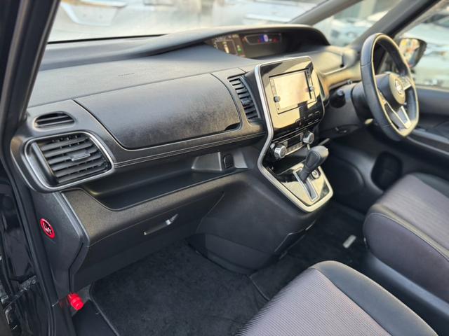 セレナ ハイウェイスター　純正ナビ・Ｂｌｕｅｔｏｏｔｈオーディオ・フルセグＴＶ・バックカメラ・ＥＴＣ・オートクルーズコントロール・両側電動スライドドア・助手席／運転席シートヒーター・プッシュスタート・スマートキー・（20枚目）