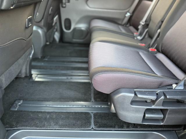 セレナ ハイウェイスター　純正ナビ・Ｂｌｕｅｔｏｏｔｈオーディオ・フルセグＴＶ・バックカメラ・ＥＴＣ・オートクルーズコントロール・両側電動スライドドア・助手席／運転席シートヒーター・プッシュスタート・スマートキー・（26枚目）