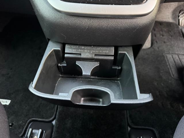 セレナ ハイウェイスター　純正ナビ・Ｂｌｕｅｔｏｏｔｈオーディオ・フルセグＴＶ・バックカメラ・ＥＴＣ・オートクルーズコントロール・両側電動スライドドア・助手席／運転席シートヒーター・プッシュスタート・スマートキー・（42枚目）