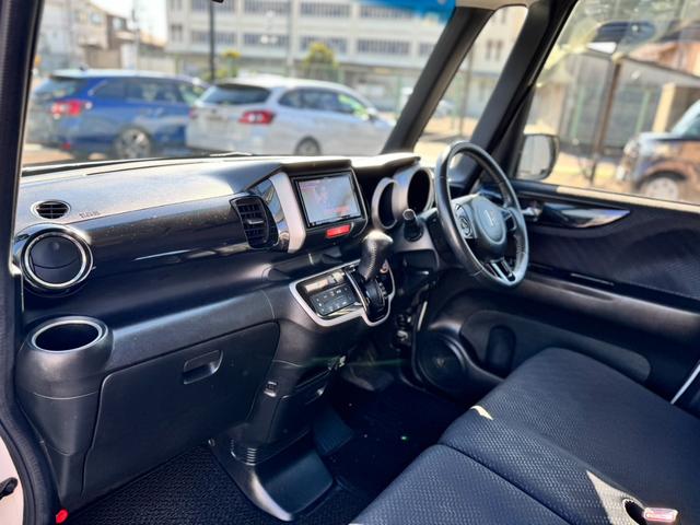 Ｎ－ＢＯＸカスタム Ｇ　ＳＳパッケージ　社外ナビ　フルセグＴＶ　バックカメラ　ＥＴＣ　両側電動スライドドア　スマートキー　プッシュスタート　ＨＩＤヘッドライト　純正アルミ　オートエアコン　オートライト（18枚目）