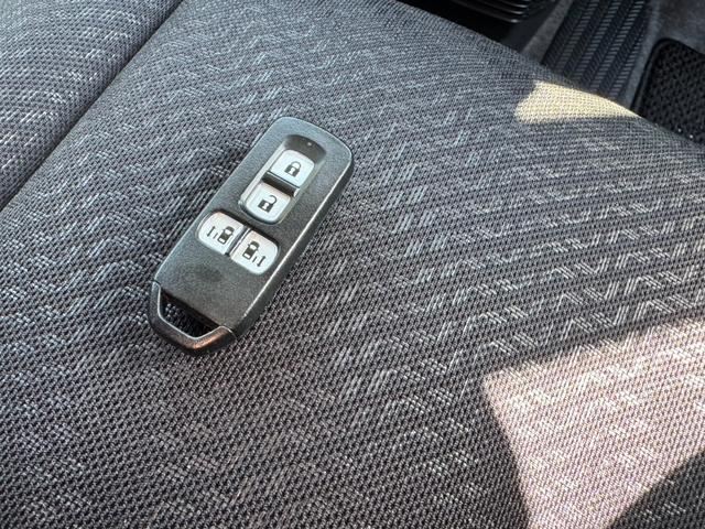 Ｎ－ＢＯＸカスタム Ｇ　ＳＳパッケージ　社外ナビ　フルセグＴＶ　バックカメラ　ＥＴＣ　両側電動スライドドア　スマートキー　プッシュスタート　ＨＩＤヘッドライト　純正アルミ　オートエアコン　オートライト（34枚目）