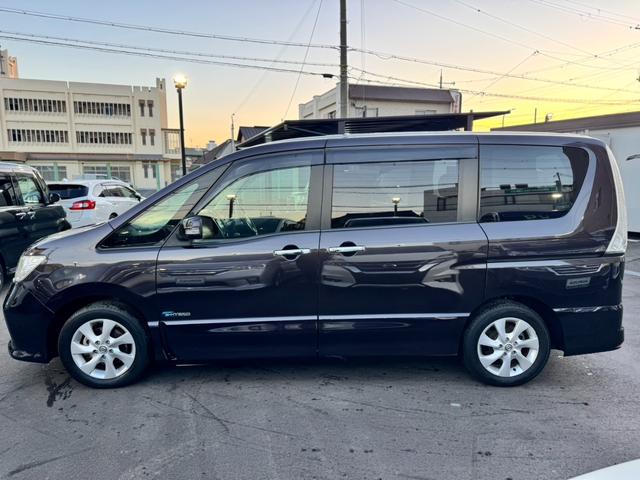 セレナ ハイウェイスター　Ｓ－ハイブリッド　純正ナビ　フルセグＴＶ　バックカメラ　後席フリップダウンモニター　両側電動スライドドア　スマートキー　プッシュスタート　ＨＩＤヘッドライト　オートエアコン　コーナーセンサー（9枚目）