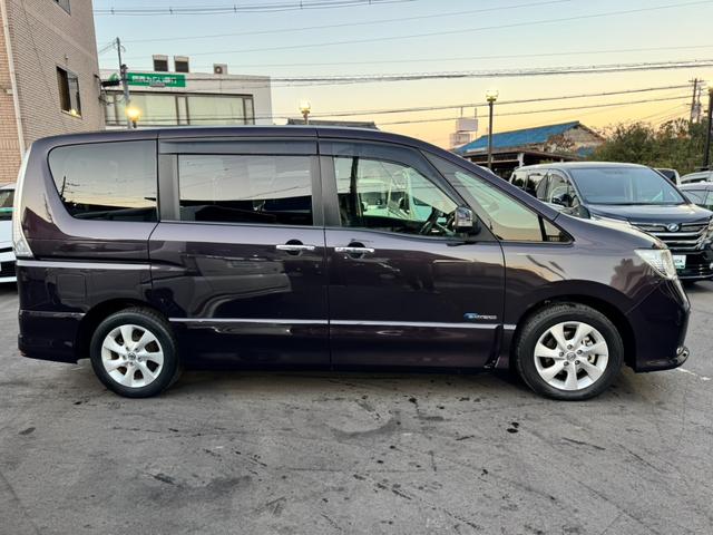 セレナ ハイウェイスター　Ｓ－ハイブリッド　純正ナビ　フルセグＴＶ　バックカメラ　後席フリップダウンモニター　両側電動スライドドア　スマートキー　プッシュスタート　ＨＩＤヘッドライト　オートエアコン　コーナーセンサー（13枚目）