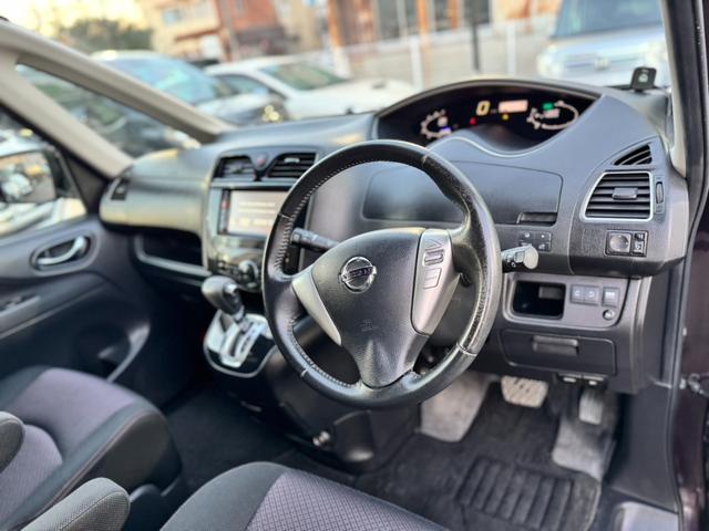 セレナ ハイウェイスター　Ｓ－ハイブリッド　純正ナビ　フルセグＴＶ　バックカメラ　後席フリップダウンモニター　両側電動スライドドア　スマートキー　プッシュスタート　ＨＩＤヘッドライト　オートエアコン　コーナーセンサー（15枚目）