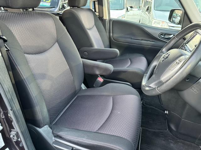 セレナ ハイウェイスター　Ｓ－ハイブリッド　純正ナビ　フルセグＴＶ　バックカメラ　後席フリップダウンモニター　両側電動スライドドア　スマートキー　プッシュスタート　ＨＩＤヘッドライト　オートエアコン　コーナーセンサー（17枚目）