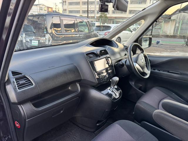 セレナ ハイウェイスター　Ｓ－ハイブリッド　純正ナビ　フルセグＴＶ　バックカメラ　後席フリップダウンモニター　両側電動スライドドア　スマートキー　プッシュスタート　ＨＩＤヘッドライト　オートエアコン　コーナーセンサー（18枚目）