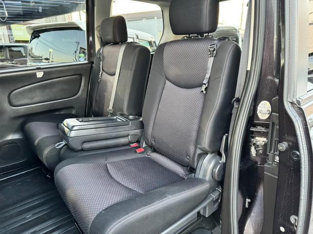 セレナ ハイウェイスター　Ｓ－ハイブリッド　純正ナビ　フルセグＴＶ　バックカメラ　後席フリップダウンモニター　両側電動スライドドア　スマートキー　プッシュスタート　ＨＩＤヘッドライト　オートエアコン　コーナーセンサー（22枚目）