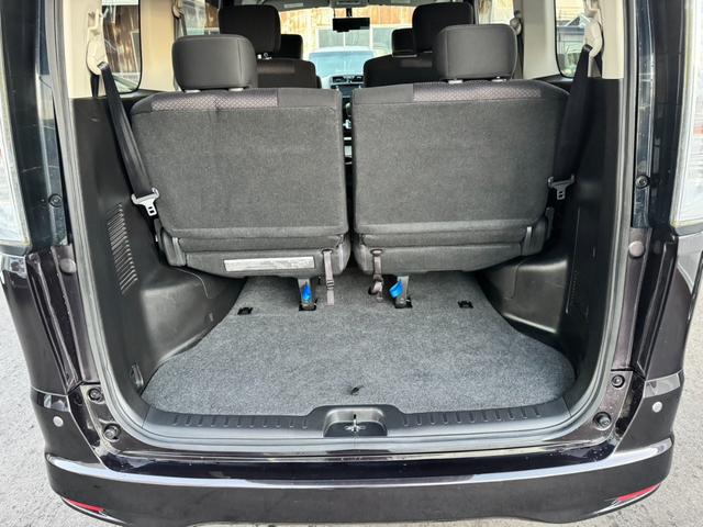 セレナ ハイウェイスター　Ｓ－ハイブリッド　純正ナビ　フルセグＴＶ　バックカメラ　後席フリップダウンモニター　両側電動スライドドア　スマートキー　プッシュスタート　ＨＩＤヘッドライト　オートエアコン　コーナーセンサー（26枚目）