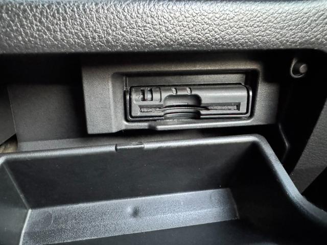 セレナ ハイウェイスター　Ｓ－ハイブリッド　純正ナビ　フルセグＴＶ　バックカメラ　後席フリップダウンモニター　両側電動スライドドア　スマートキー　プッシュスタート　ＨＩＤヘッドライト　オートエアコン　コーナーセンサー（32枚目）