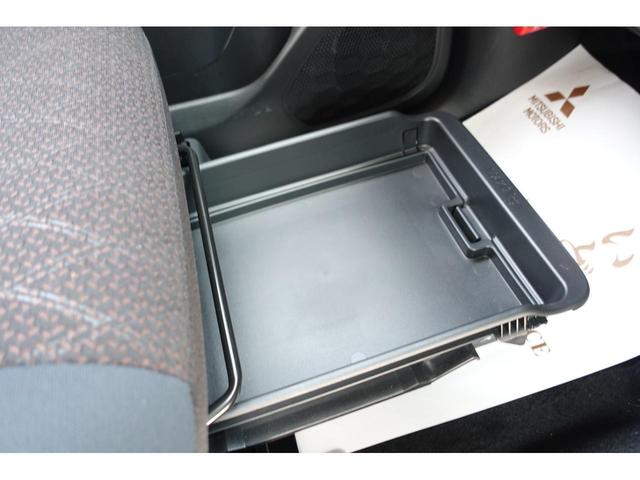 ����ȉ��ɂ͎Ԍ��ؓ����T���_���Ȃǂ�����A���_�[�g���C��W������