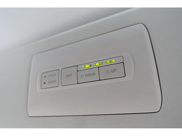デリカＤ：５ Ｐ　電動サイドステップ　オリジナル１０型ナビゲーション　アラウンドモニター　エレクトリックテールゲート　両側電動スライドドア　後側方車両検知警報　ＬＥＤヘッドライト　スマートキー（24枚目）