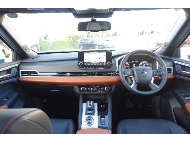 アウトランダーＰＨＥＶ Ｐ　電動パノラマサンルーフ　スポーティＰＫＧ　スマートフォン連携ナビ　アラウンドモニター　ルーフレール　エレクトリックテールゲート（11枚目）