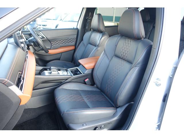 アウトランダーＰＨＥＶ Ｐ　電動パノラマサンルーフ　スポーティＰＫＧ　スマートフォン連携ナビ　アラウンドモニター　ルーフレール　エレクトリックテールゲート（12枚目）