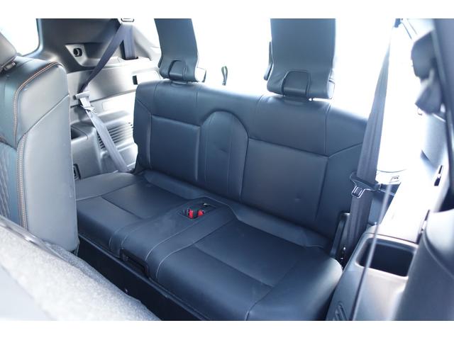 アウトランダーＰＨＥＶ Ｐ　電動パノラマサンルーフ　スポーティＰＫＧ　スマートフォン連携ナビ　アラウンドモニター　ルーフレール　エレクトリックテールゲート（14枚目）