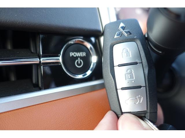 アウトランダーＰＨＥＶ Ｐ　電動パノラマサンルーフ　スポーティＰＫＧ　スマートフォン連携ナビ　アラウンドモニター　ルーフレール　エレクトリックテールゲート（23枚目）