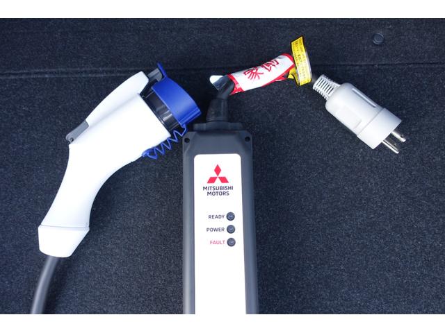 アウトランダーＰＨＥＶ Ｐ　電動パノラマサンルーフ　スポーティＰＫＧ　スマートフォン連携ナビ　アラウンドモニター　ルーフレール　エレクトリックテールゲート（28枚目）