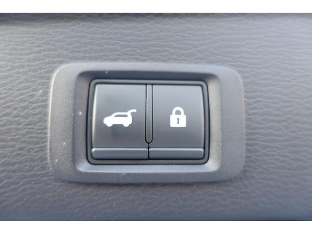 アウトランダーＰＨＥＶ Ｐ　電動パノラマサンルーフ　スポーティＰＫＧ　スマートフォン連携ナビ　アラウンドモニター　ルーフレール　エレクトリックテールゲート（29枚目）